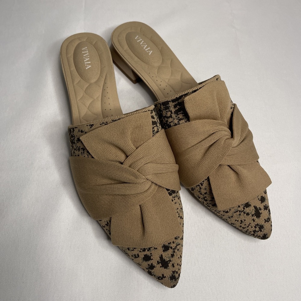 Vivaiia Women's Tan Flats with Bow Detail